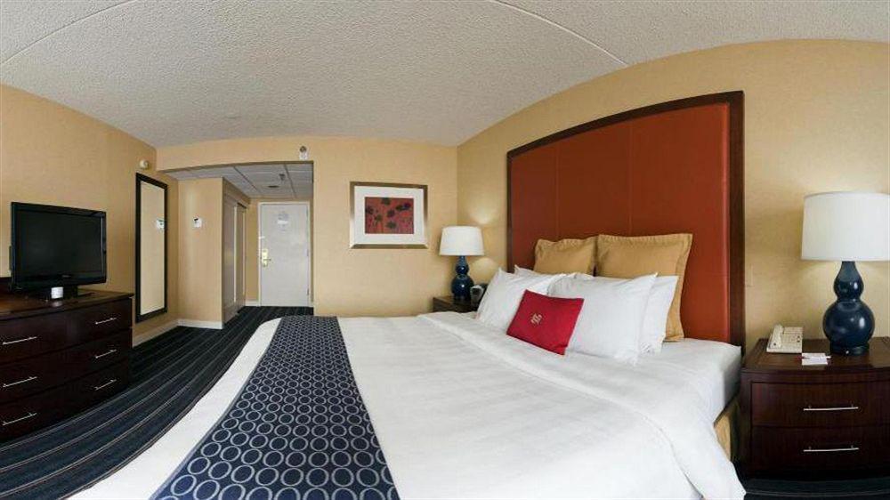Doubletree By Hilton Fairfield Hotel & Suites Exterior photo