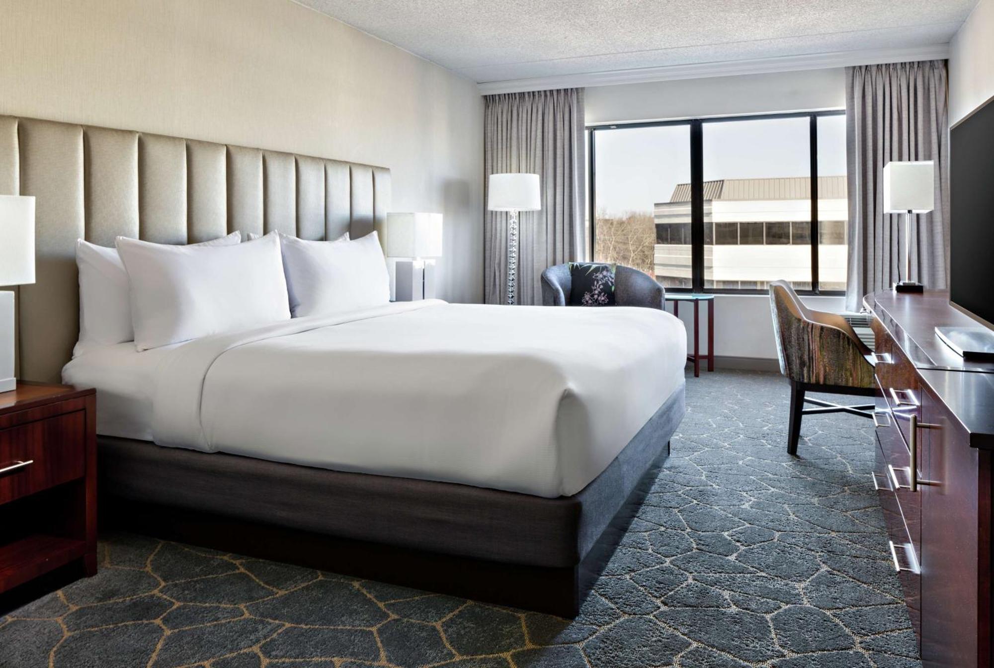 Doubletree By Hilton Fairfield Hotel & Suites Exterior photo