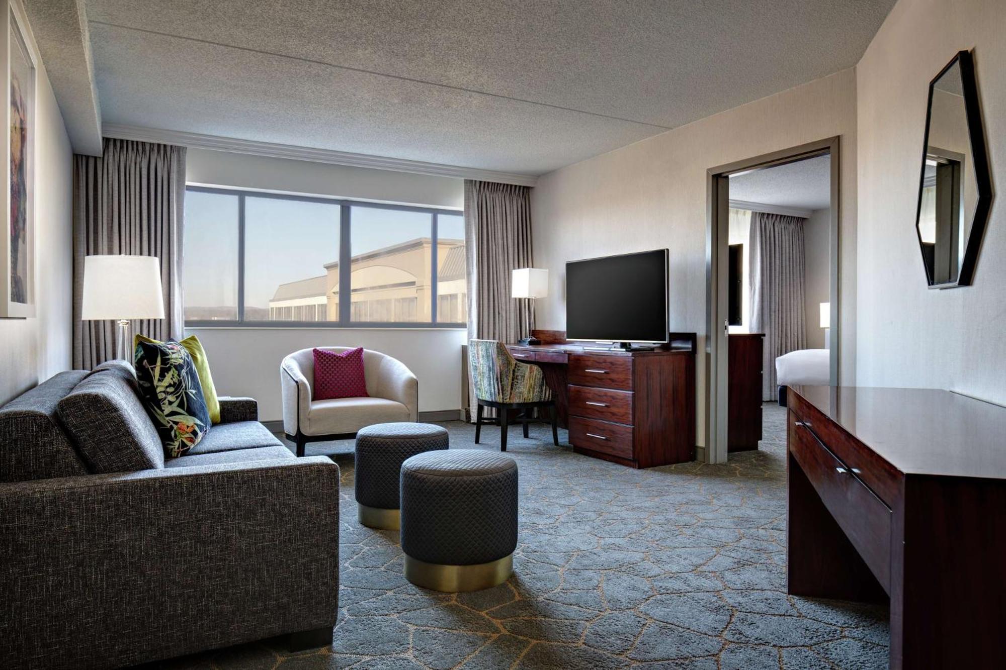 Doubletree By Hilton Fairfield Hotel & Suites Exterior photo