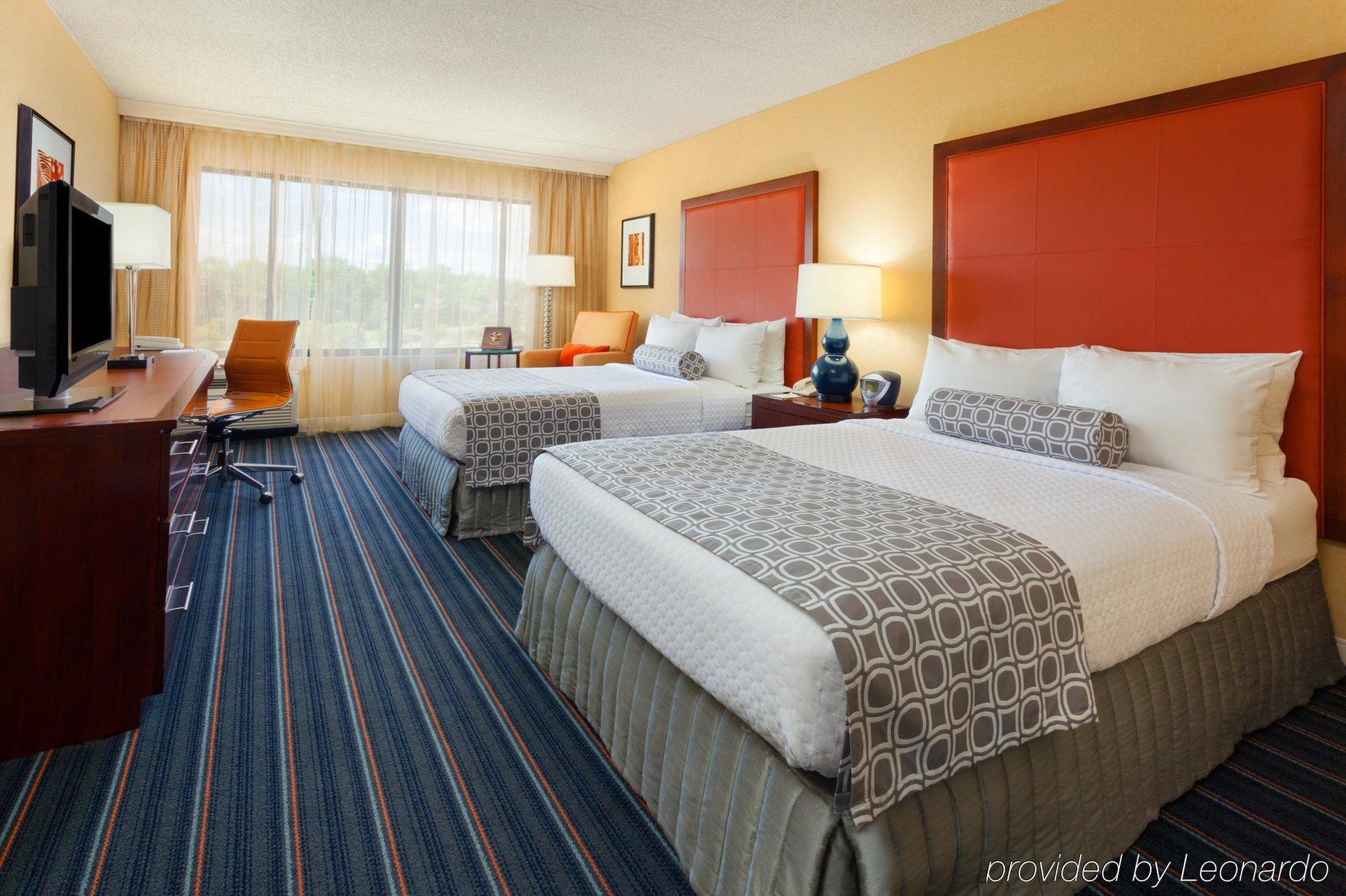 Doubletree By Hilton Fairfield Hotel & Suites Exterior photo